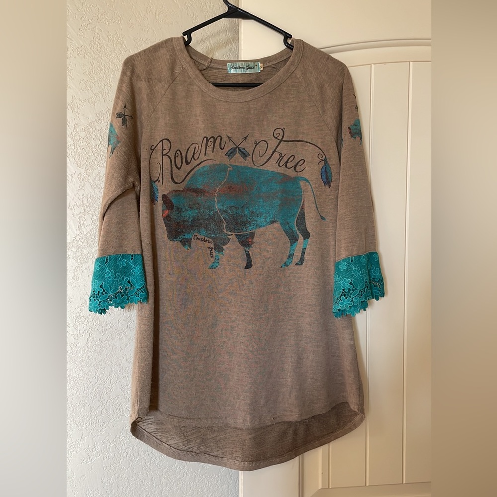 Roam free 3/4 sleeve shirt